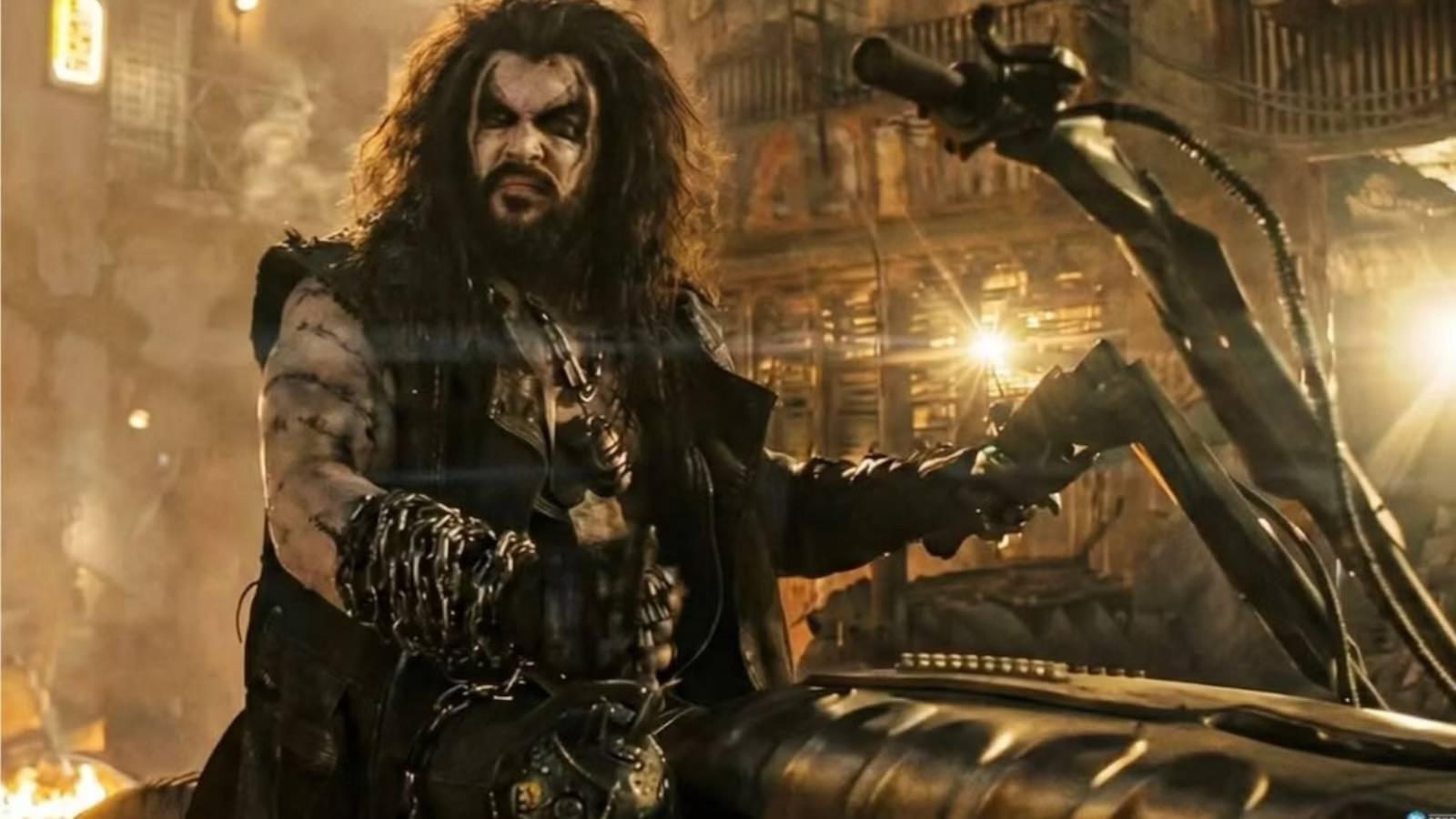 A estrela da Supergirl, Jason Momoa, provoca o futuro de Lobo no DCU (e por que ele precisa ser classificado como R)