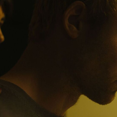 Revisão de Tribeca 2026: ICONOCLAST, thriller de estreia impressionante sobre a (ir) realidade do amor